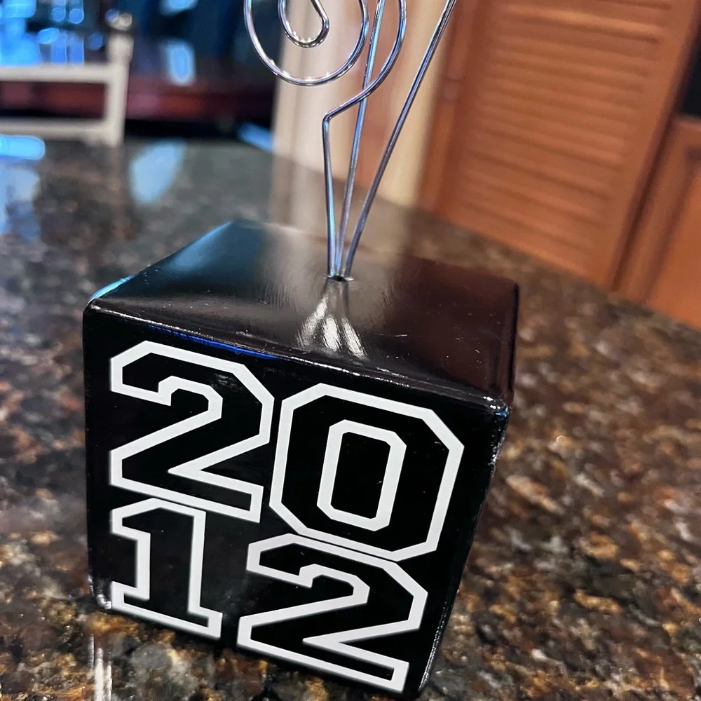 NWT Vintage 2012 Grad Photo Clip